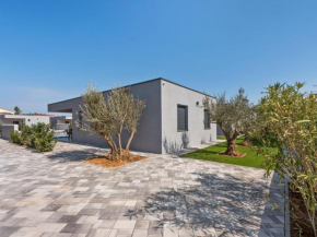 Luxurious Holiday Home in Vir with Private Pool